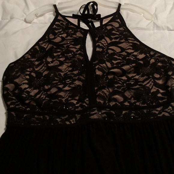 Dress - Picture 6 of 6